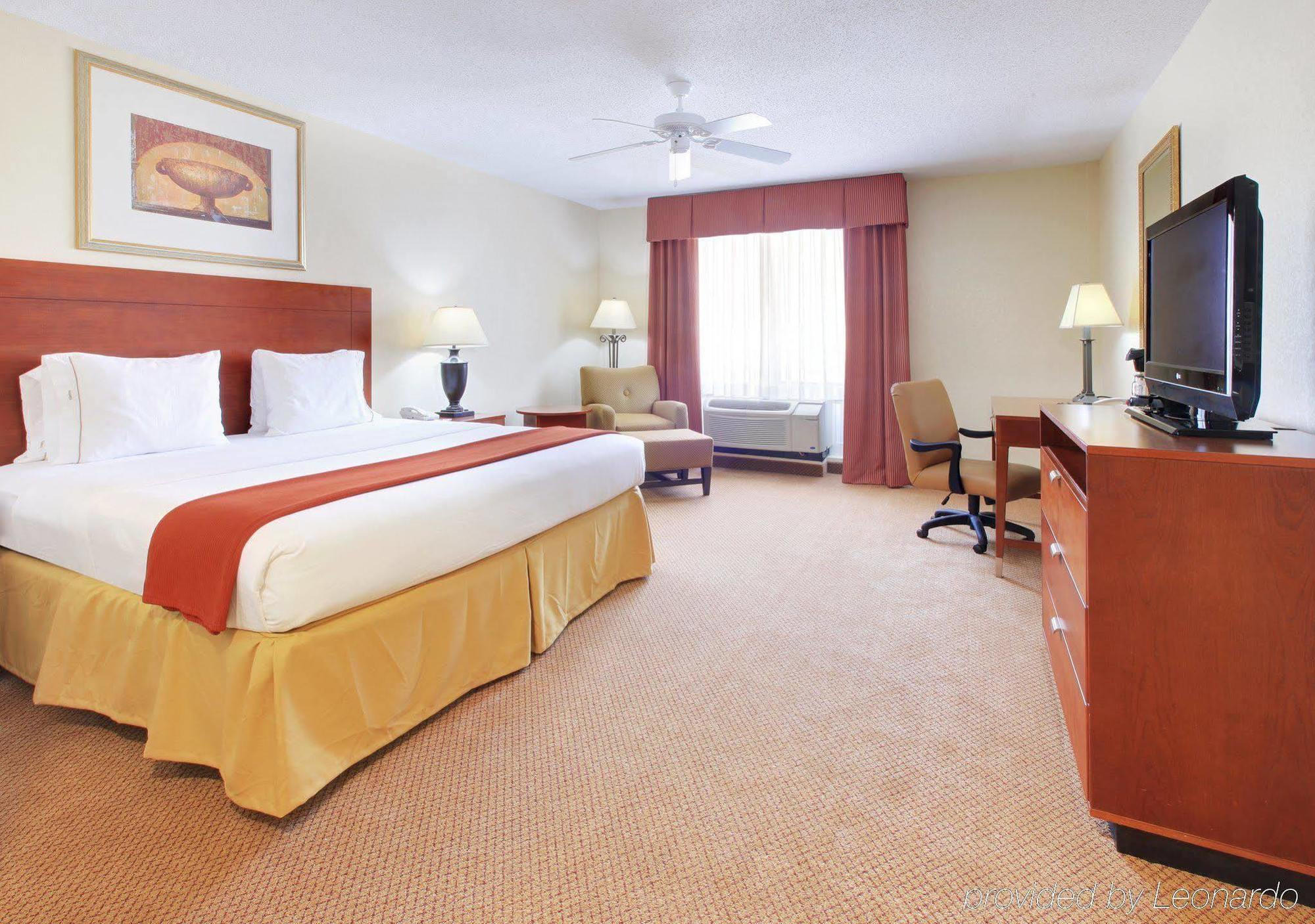 Holiday Inn Express Hotel & Suites Canton By Ihg Rum bild