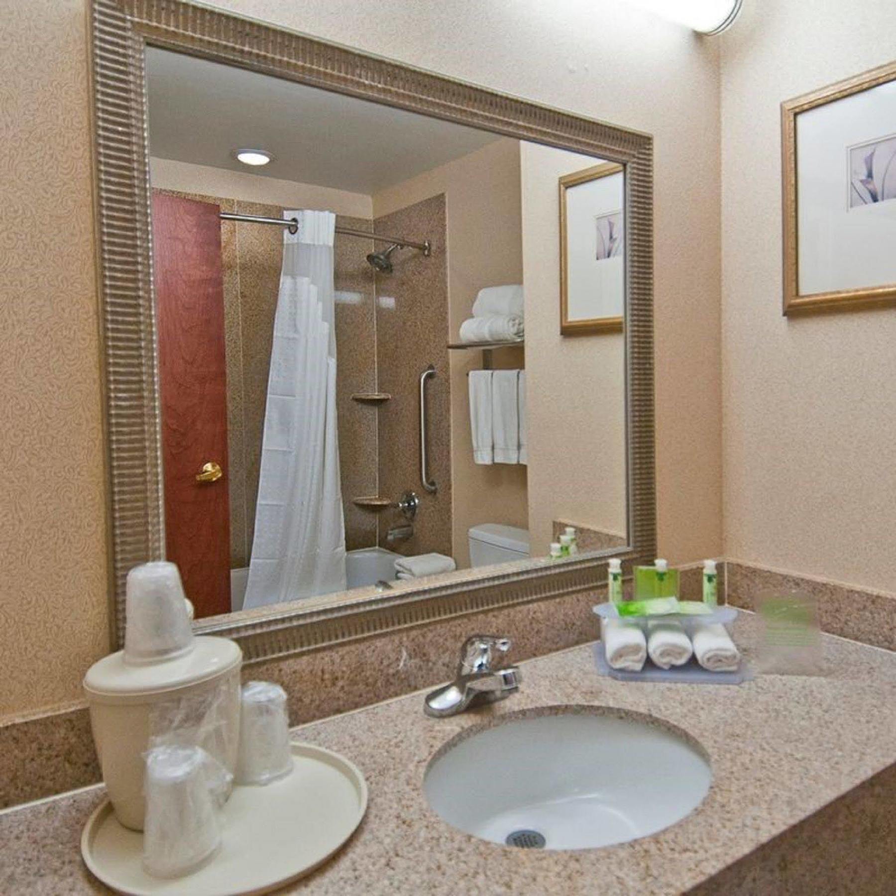 Holiday Inn Express Hotel & Suites Canton By Ihg Exteriör bild