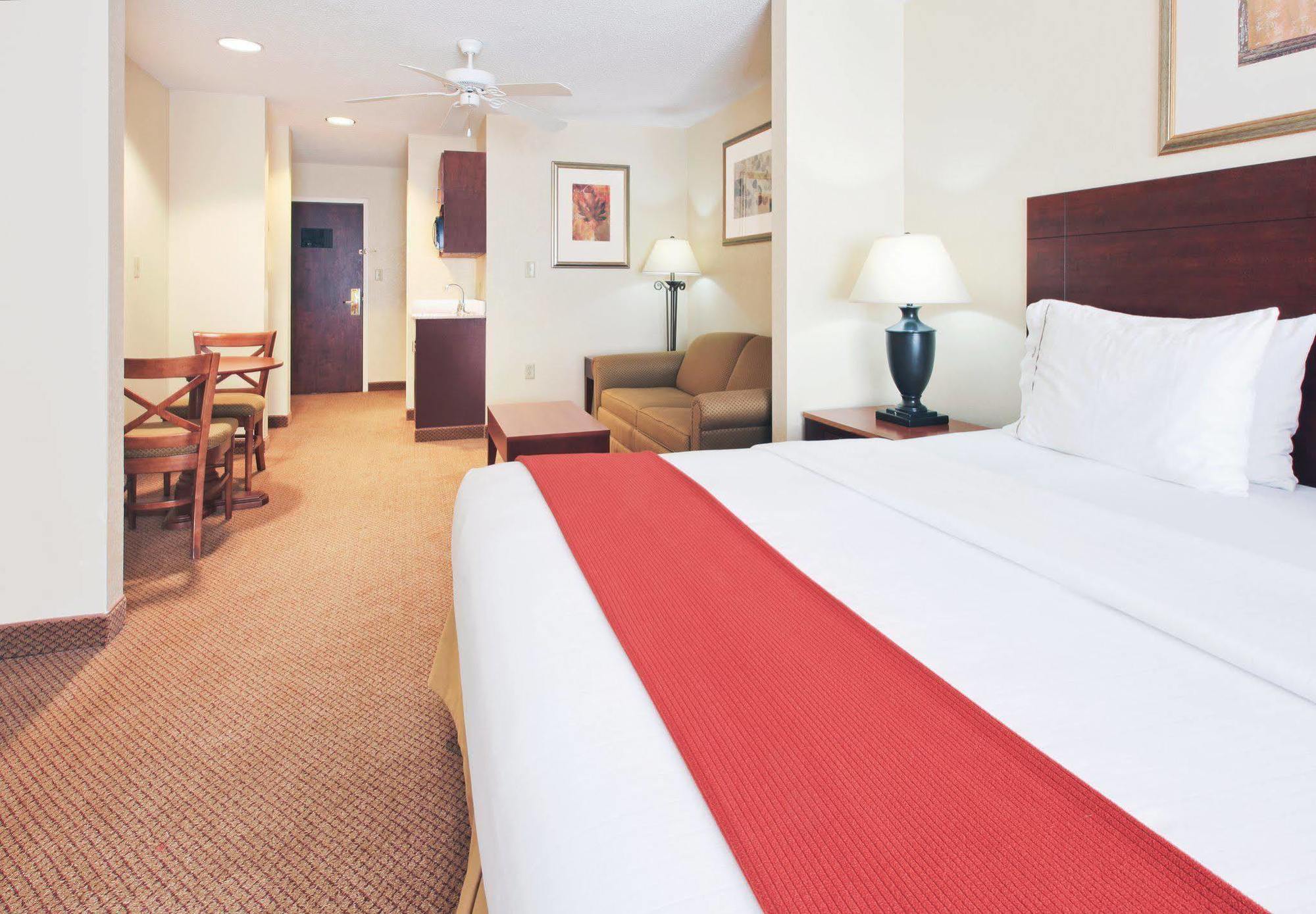 Holiday Inn Express Hotel & Suites Canton By Ihg Rum bild